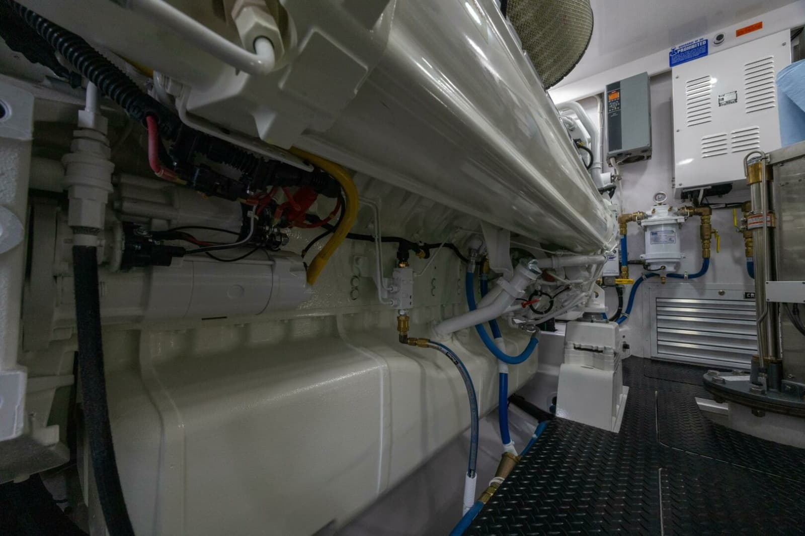 2025 Viking 82 Convertible - Photo 57