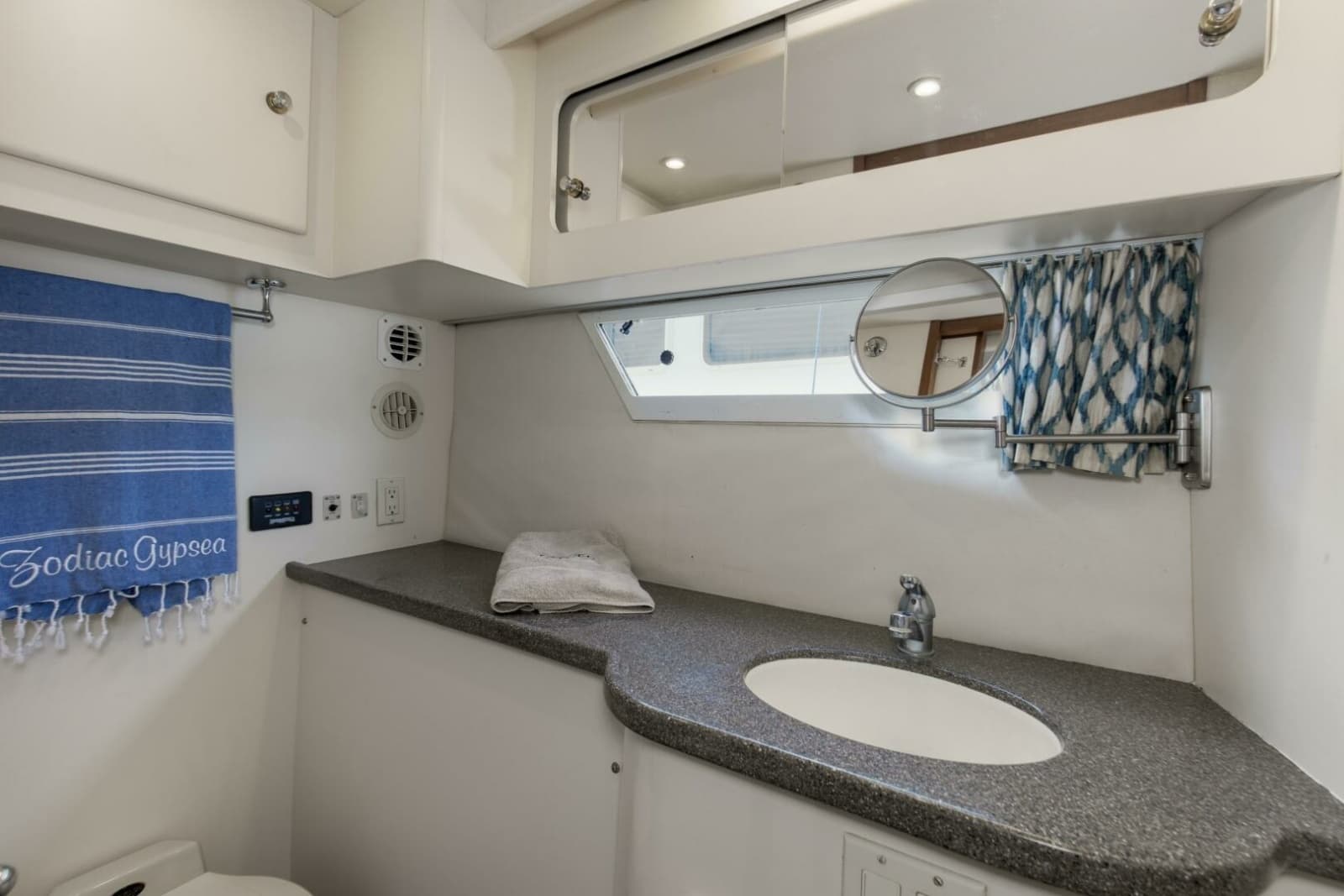 1997 Carver 445 Aft Cabin - Photo 21