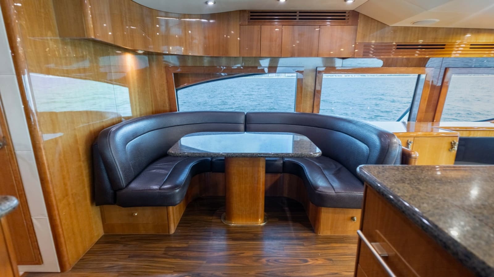 2007 Hatteras 68 Convertible - Photo 16