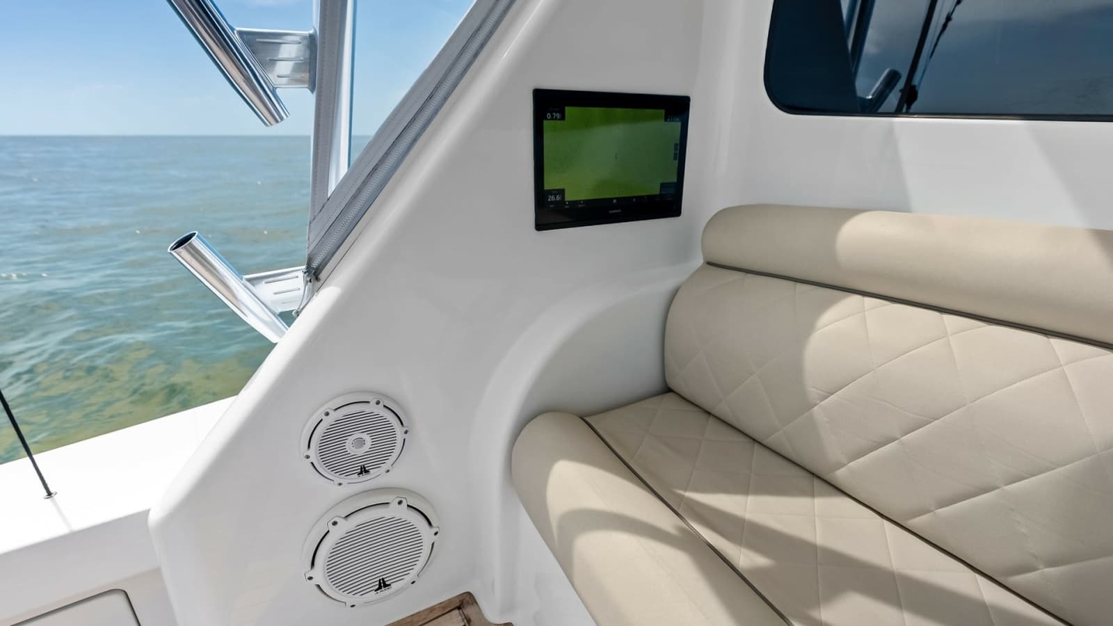 2018 Viking 62 Convertible - Photo 40