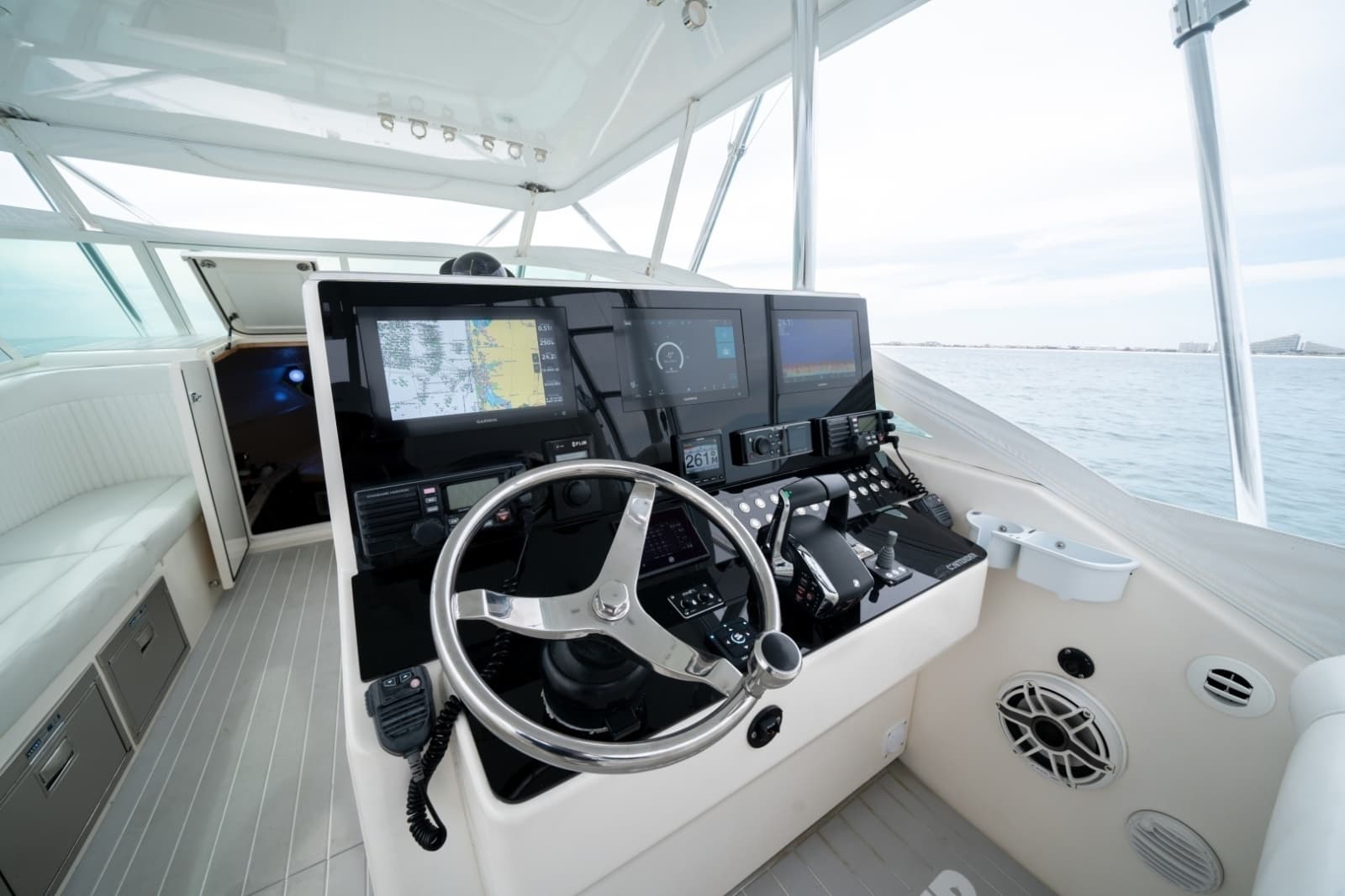 2011 Contender 40 Express - Photo 18