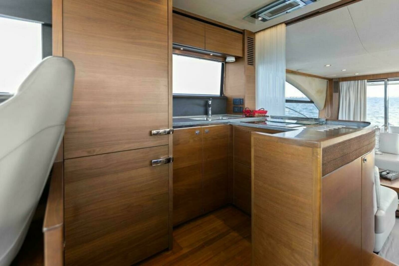 2016 Princess 60 Flybridge - Photo 24