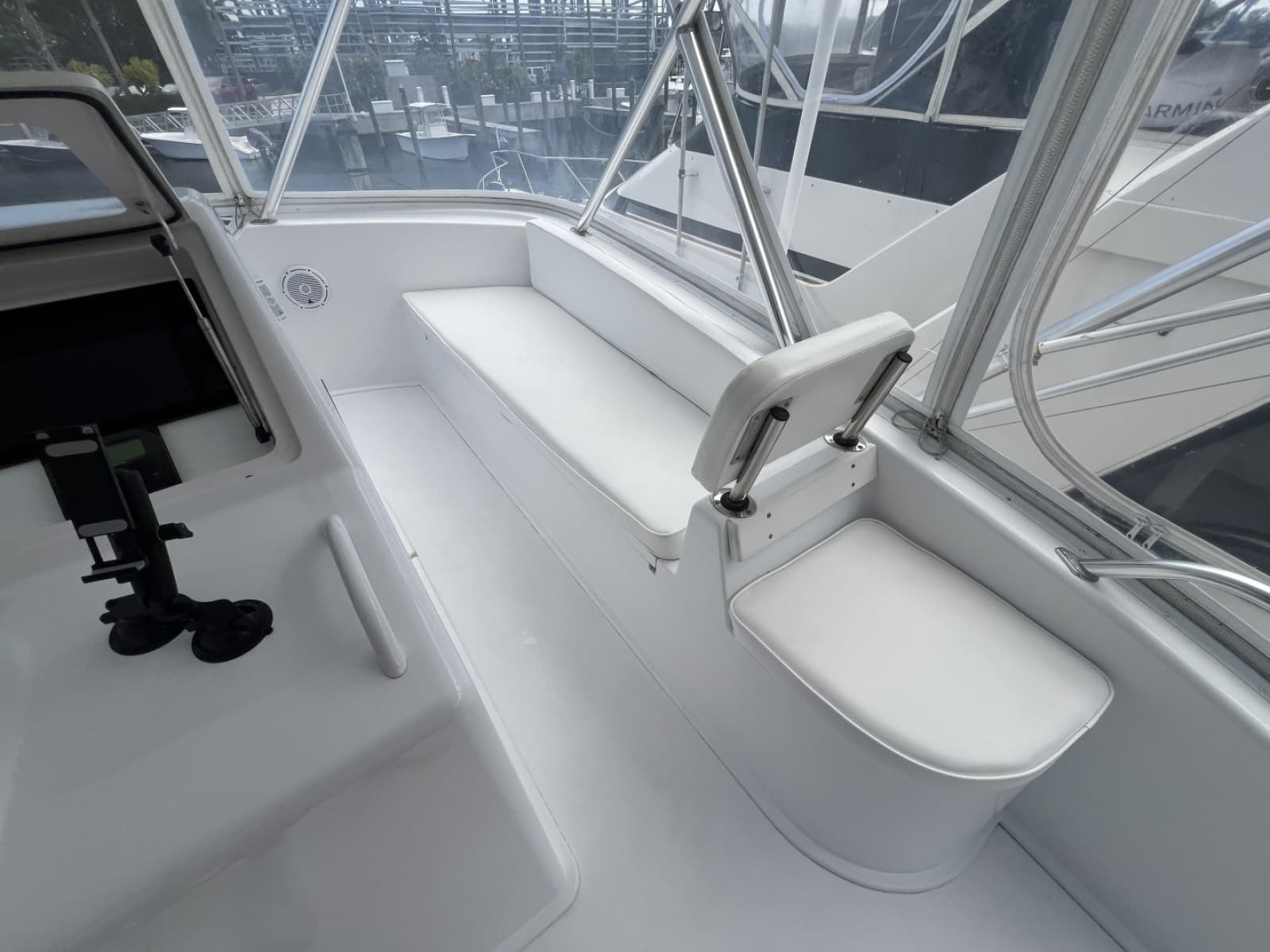 2003 Viking 52 Convertible - Photo 19