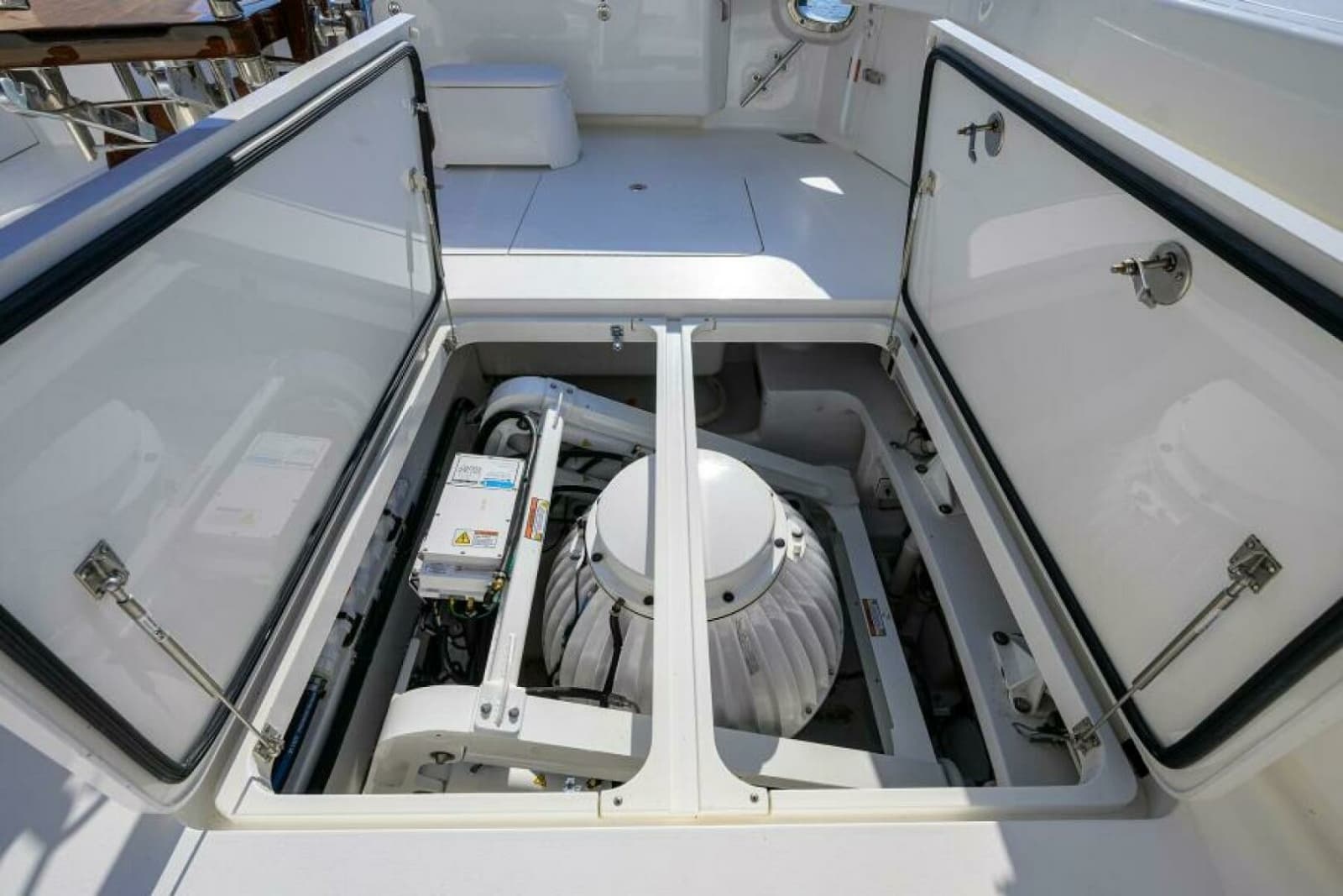 2019 Viking 80 Convertible - Photo 41