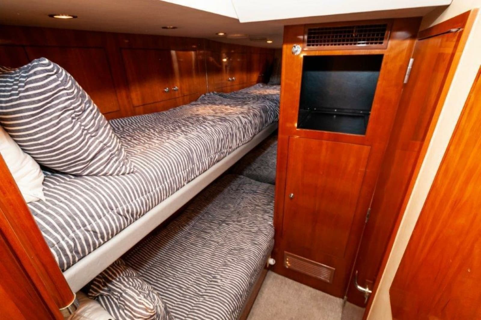 2002 Hatteras 65 Enclosed Bridge - Photo 17