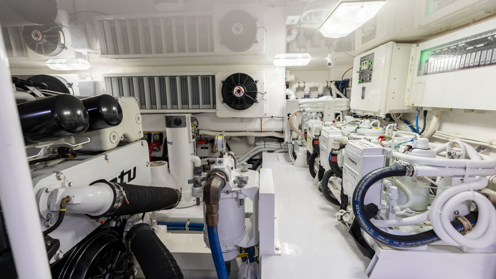 2020 Viking 62 Convertible - Photo 47