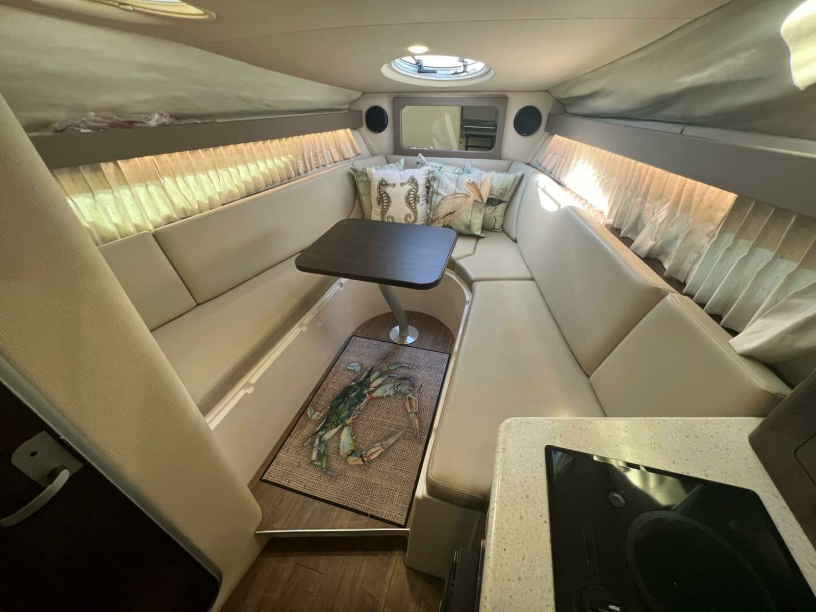 2018 Regal 28 Express - Photo 12