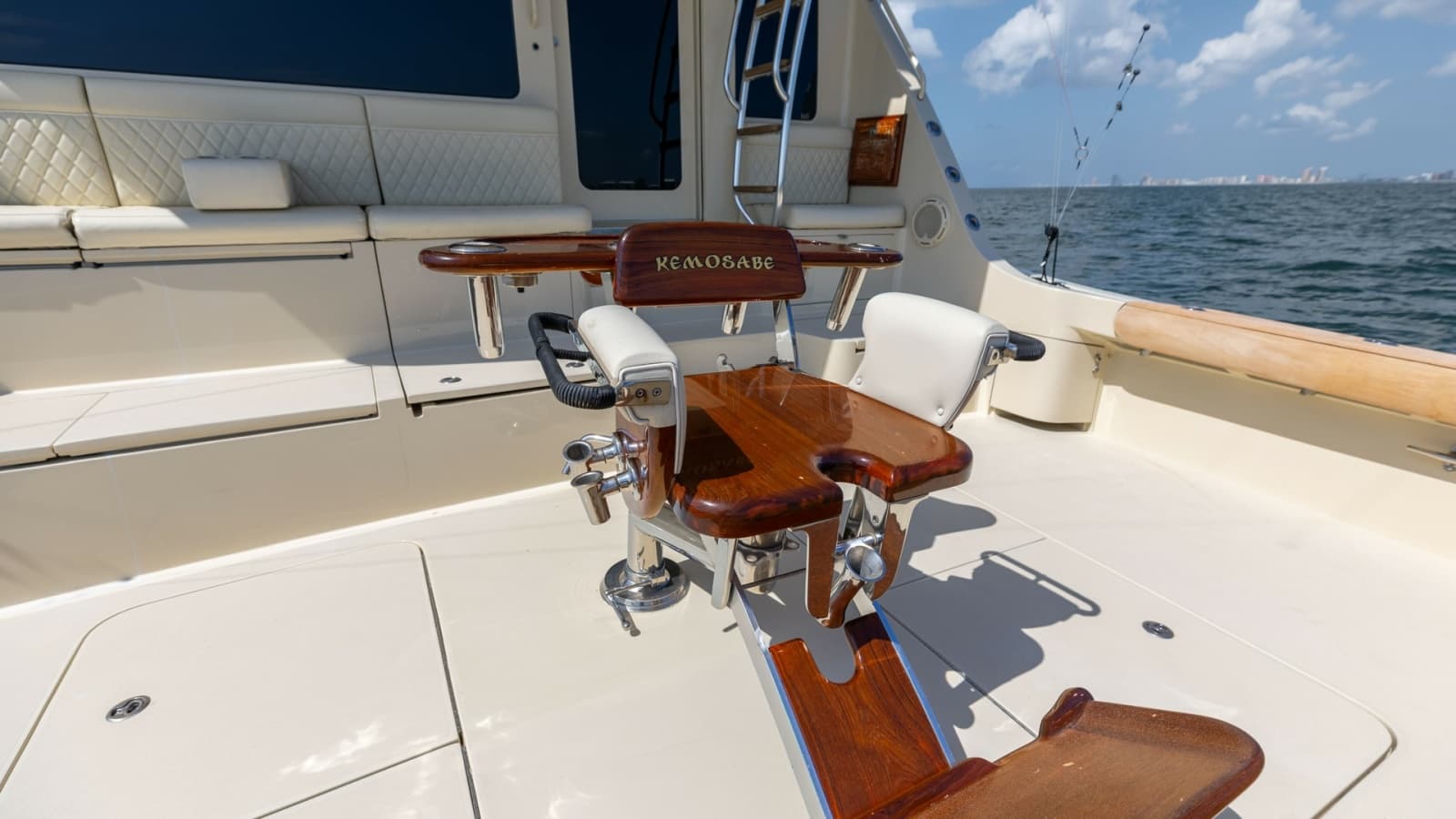 2007 Hatteras 68 Convertible - Photo 42