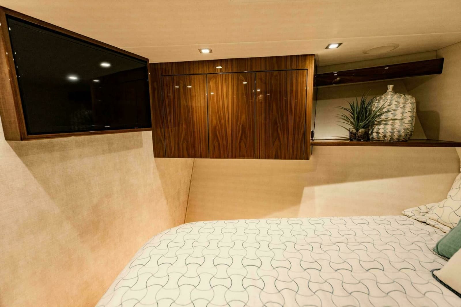 2020 Viking 72 Enclosed Bridge - Photo 24