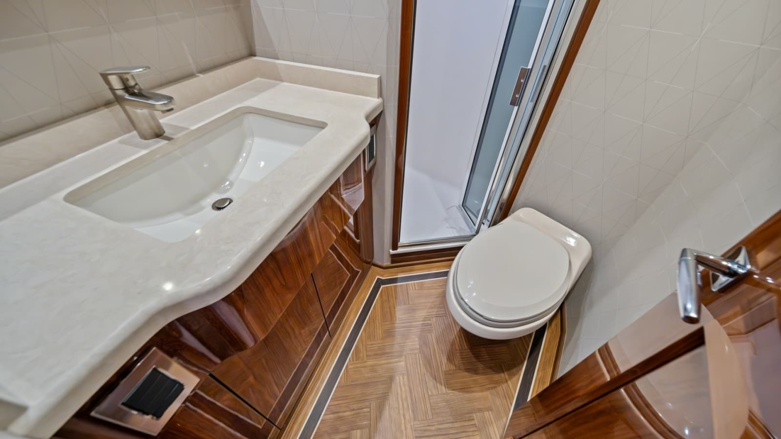 2021 Viking 72 Enclosed Bridge - Photo 48