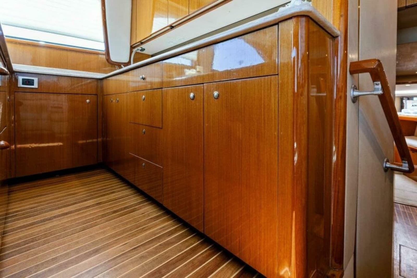 2003 Viking 48 Convertible - Photo 31
