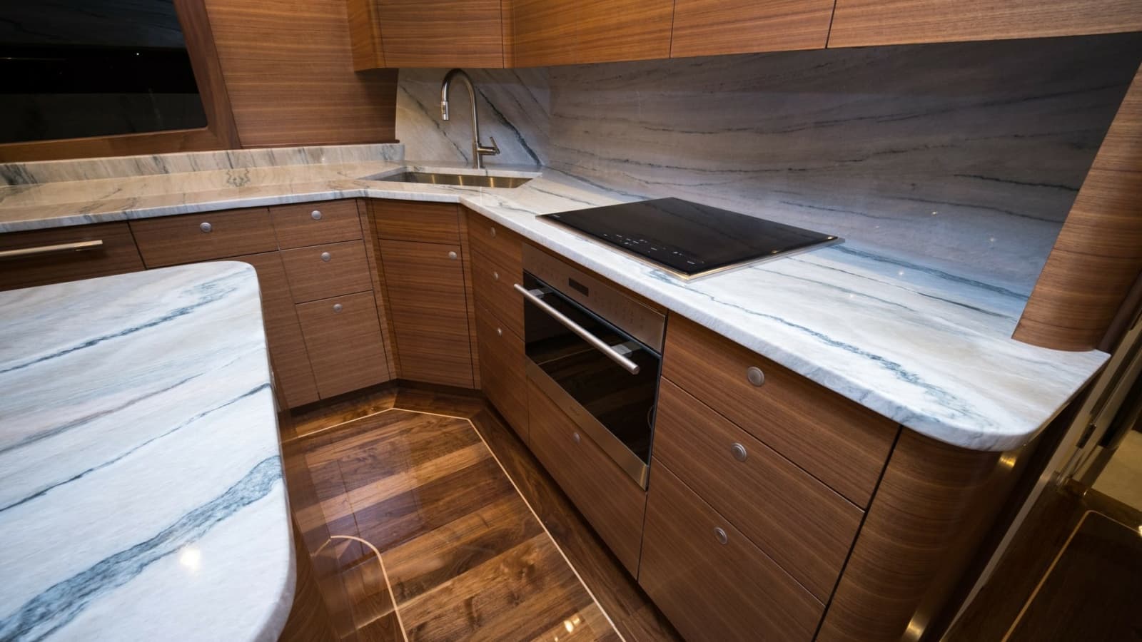 2026 Winter Custom Yachts 75 Open Convertible - Photo 8