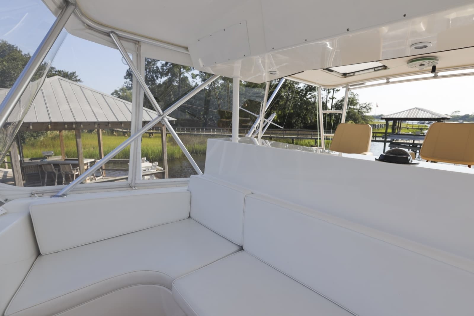 2001 Viking 50 Convertible - Photo 9