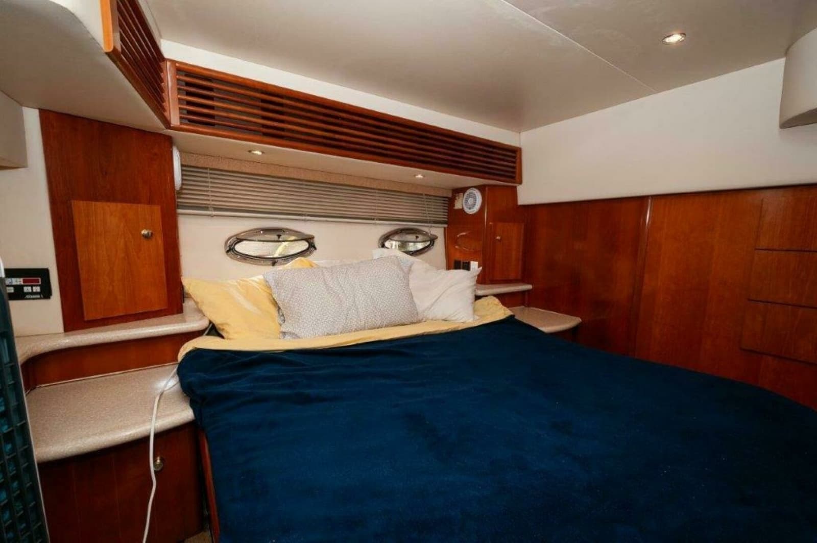 2002 Carver 444 Cockpit Motor Yacht - Photo 15