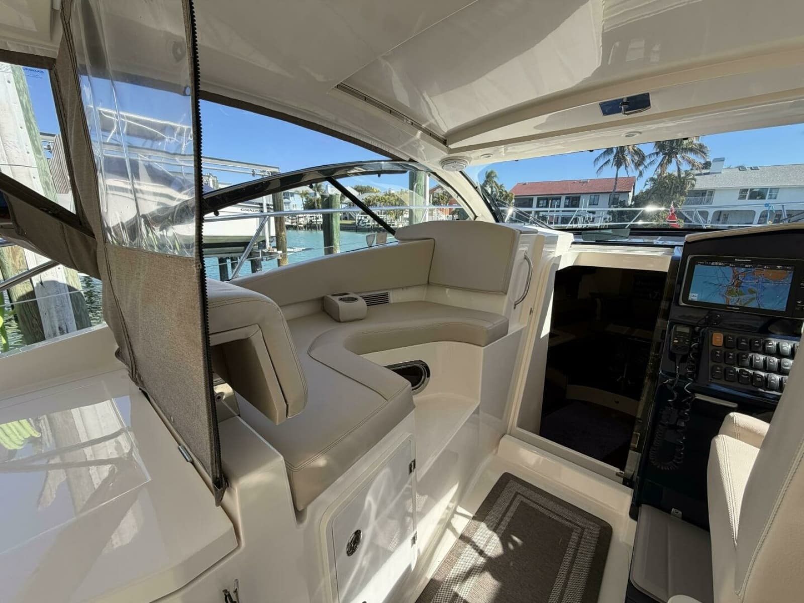 2014 Pursuit SC 365i - Photo 10