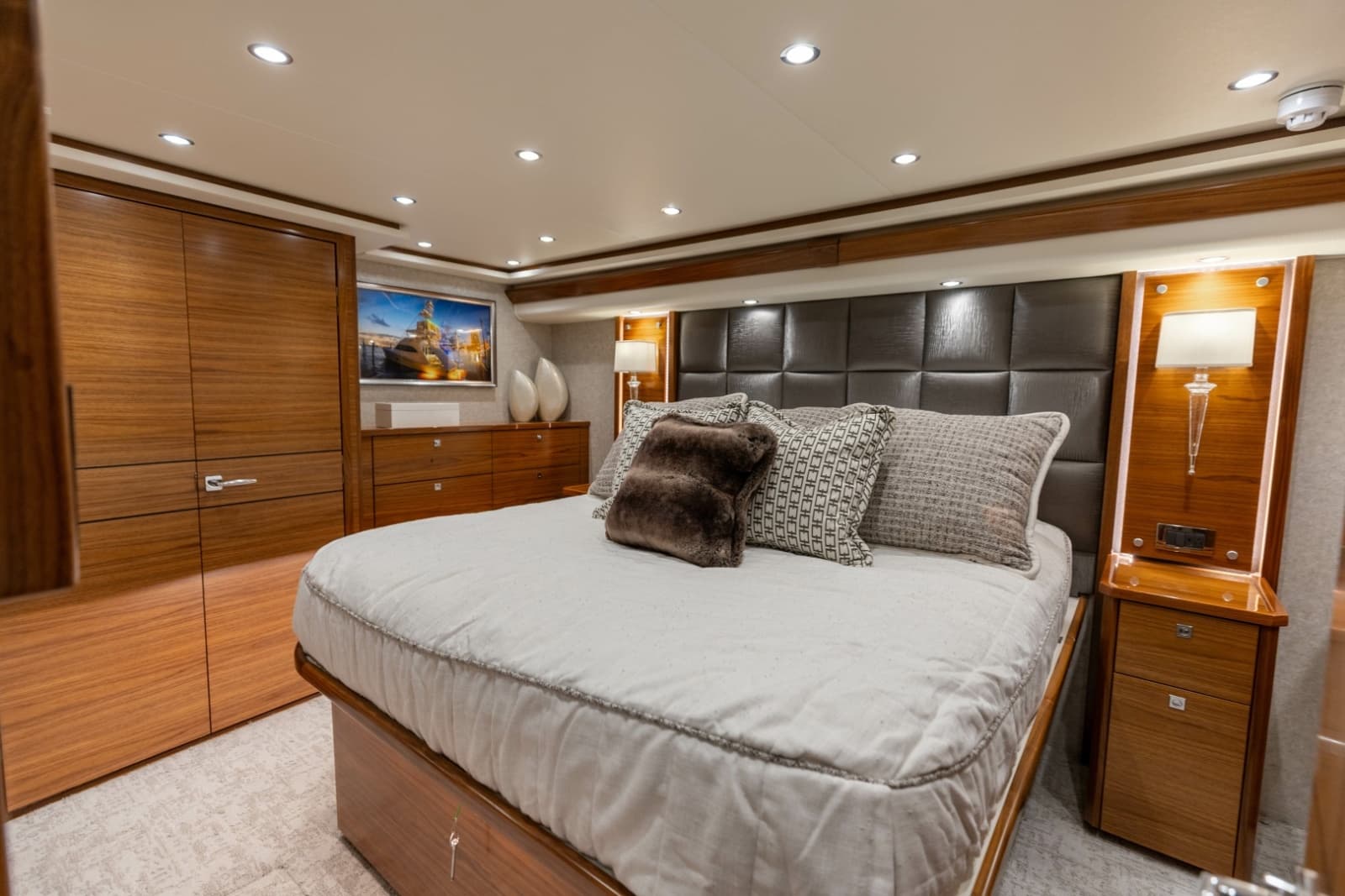 2023 Viking 72 Convertible - Photo 33