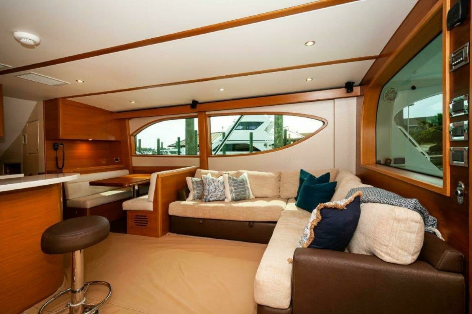 2016 Hatteras GT60 - Photo 10