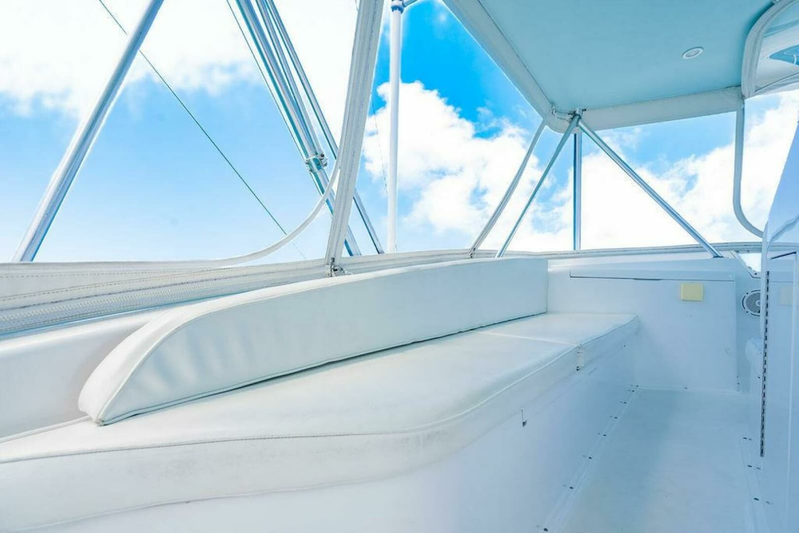 1999 Viking 55 Convertible - Photo 63