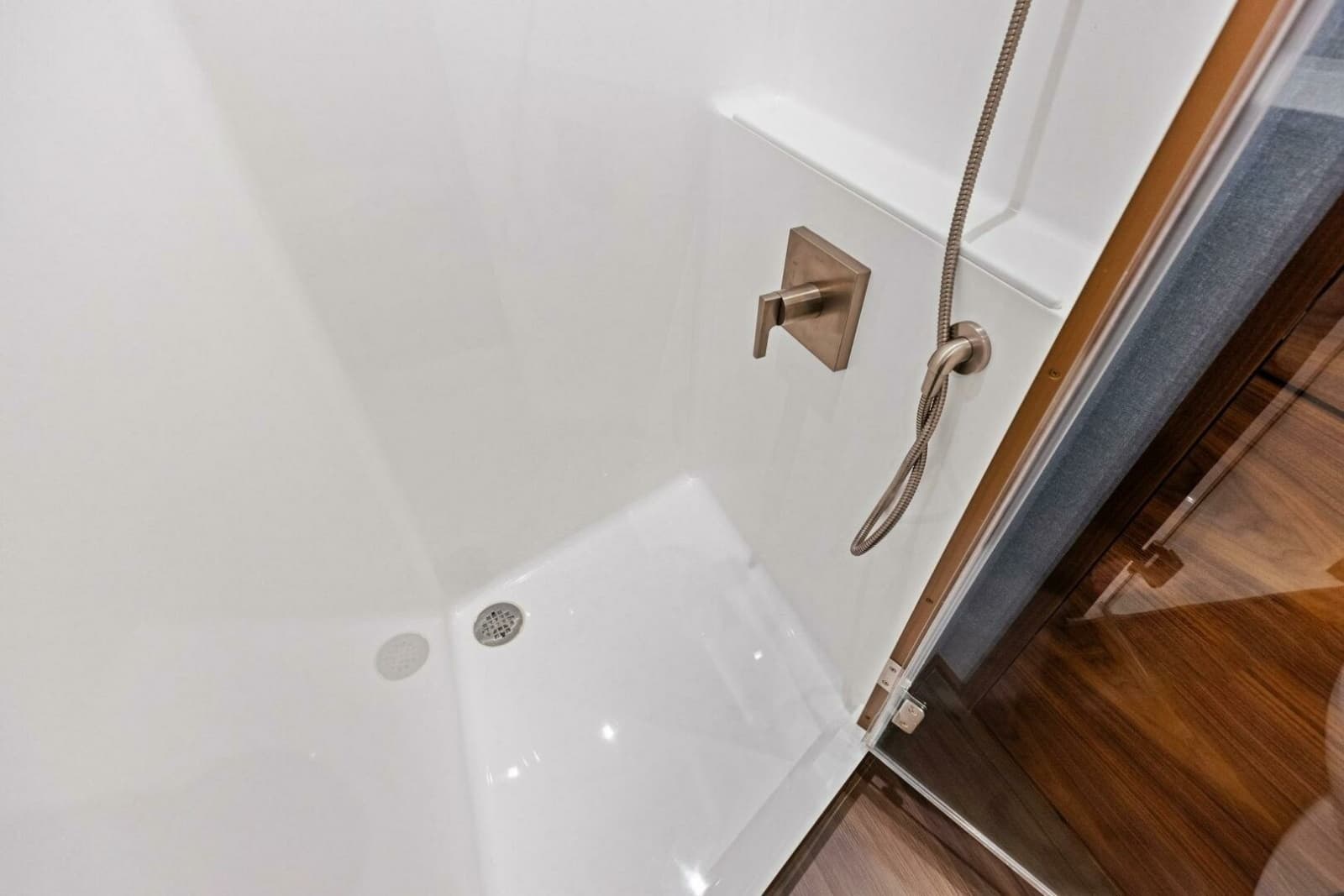2026 Viking 82 Convertible - Photo 163