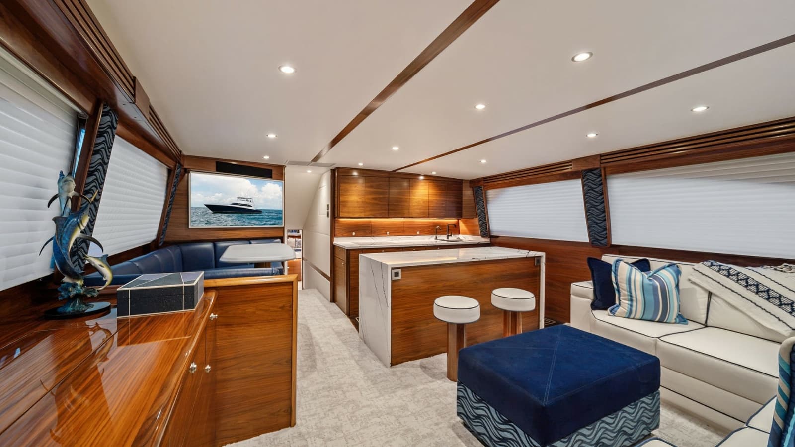 2024 Viking 64 Convertible - Photo 19