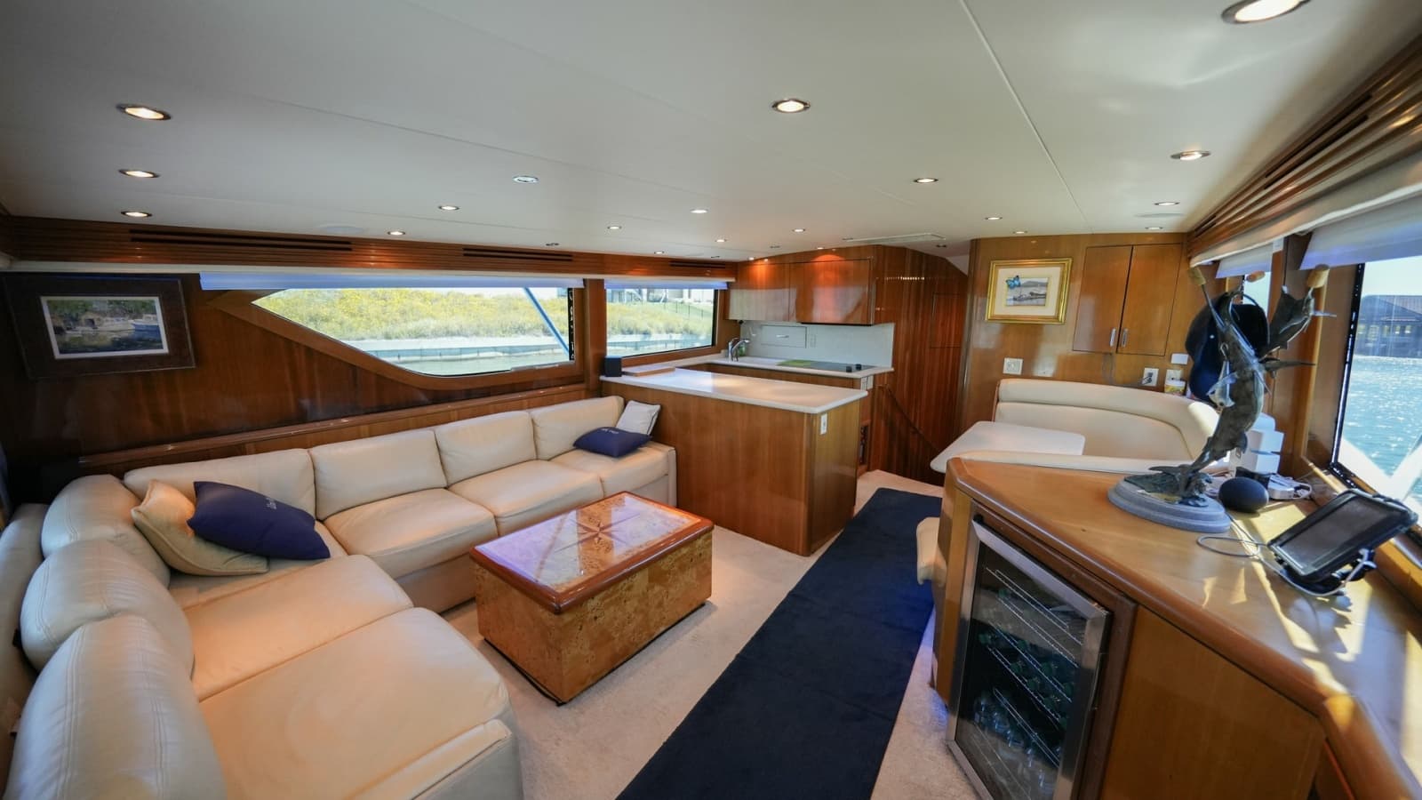 2001 Hatteras 60 Convertible - Photo 2