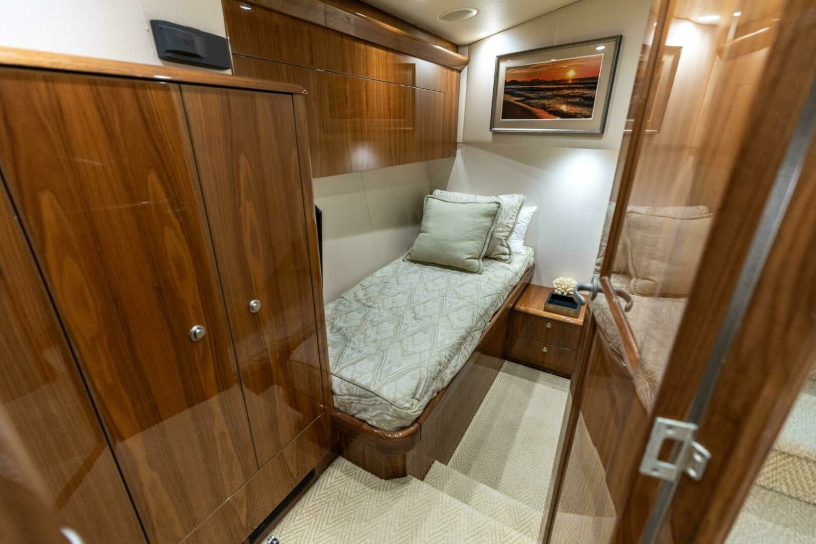2020 Viking 62 Convertible - Photo 21