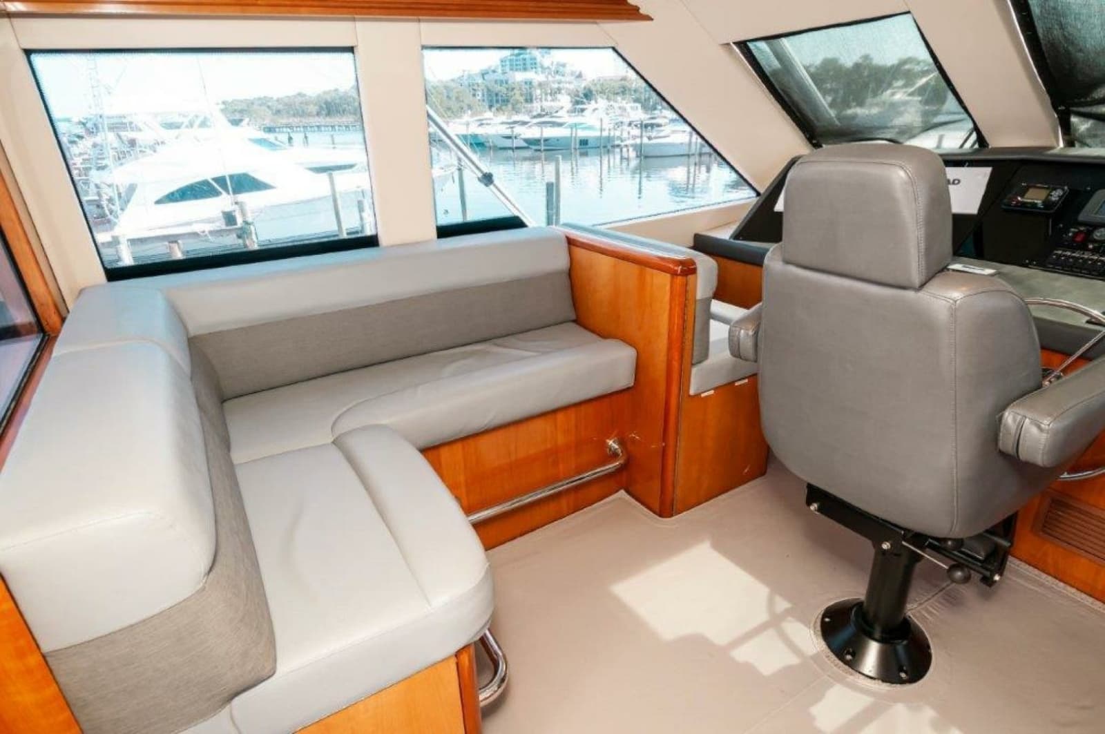 2002 Hatteras 65 Enclosed Bridge - Photo 20