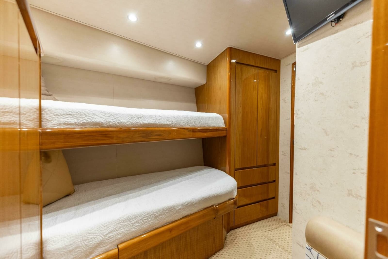 2013 Viking 76 Convertible - Photo 46