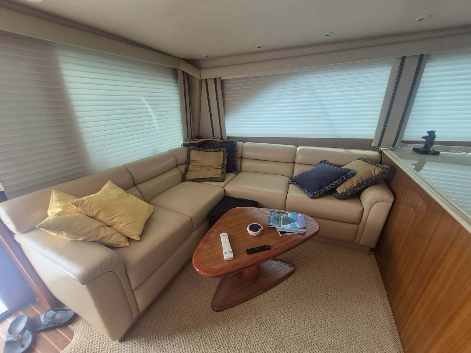 2006 Viking 56 Convertible - Photo 20