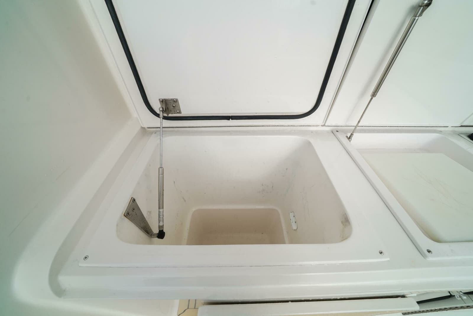 2007 Viking 45 Convertible - Photo 29