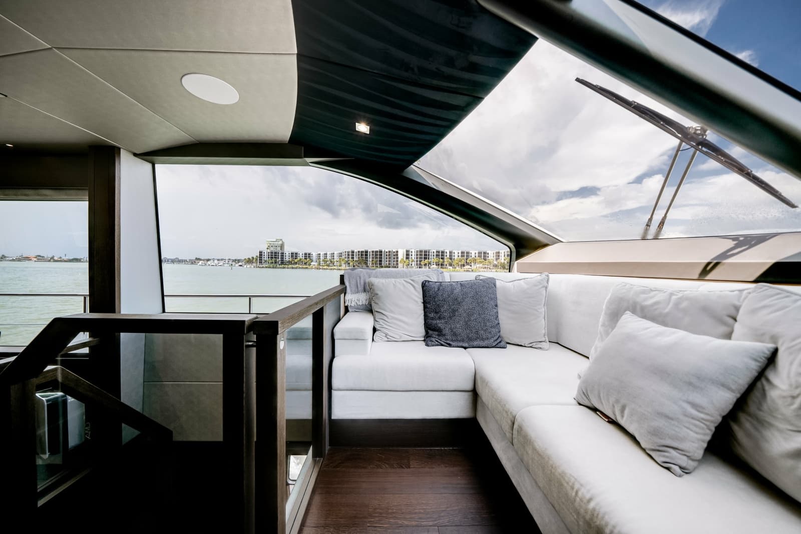 2019 Sunseeker 76 Flybridge - Photo 9