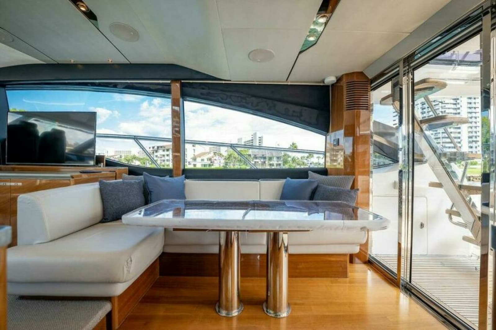 2016 Princess S65 - Photo 3