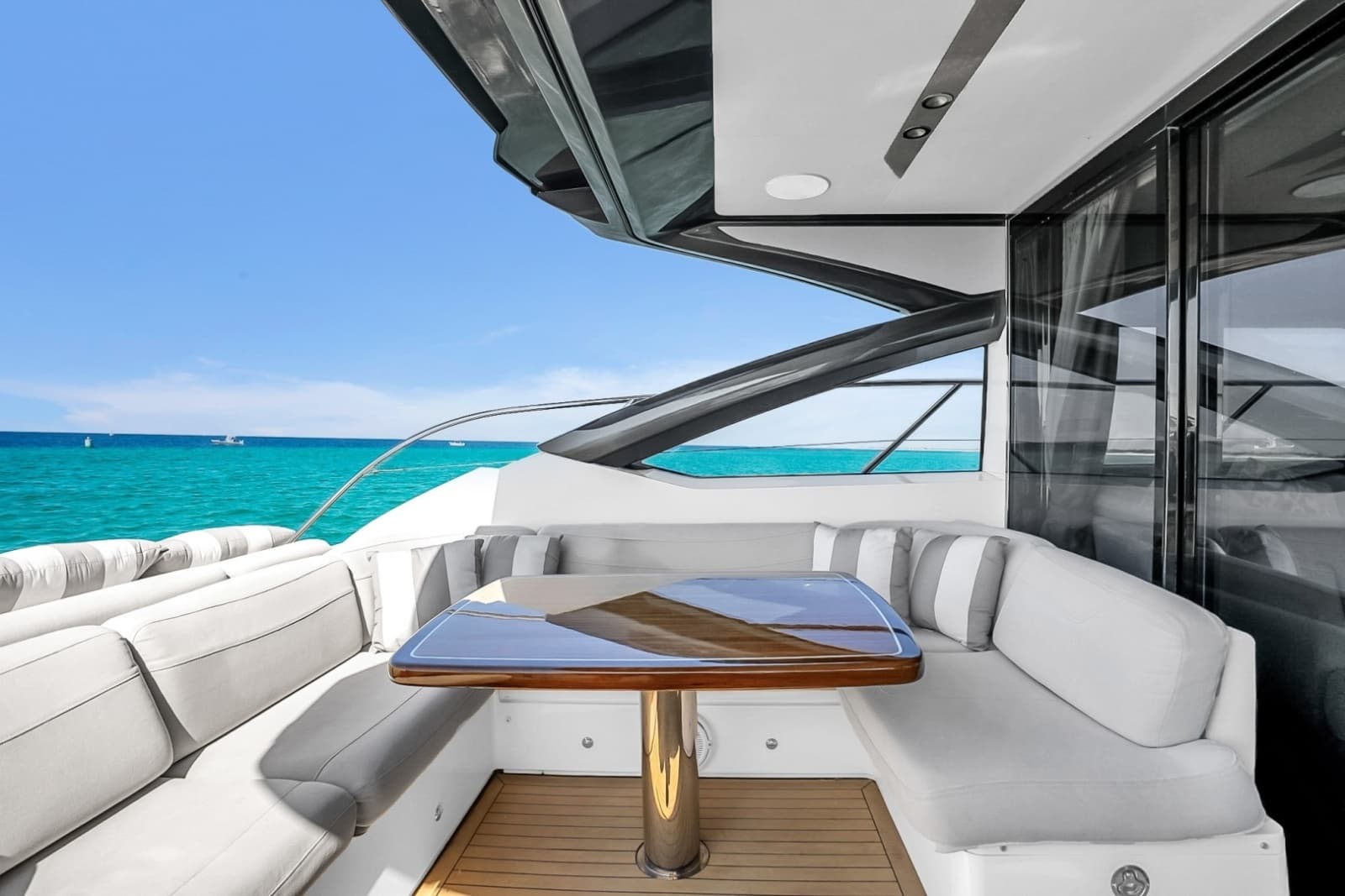2016 Princess V58 - Photo 61