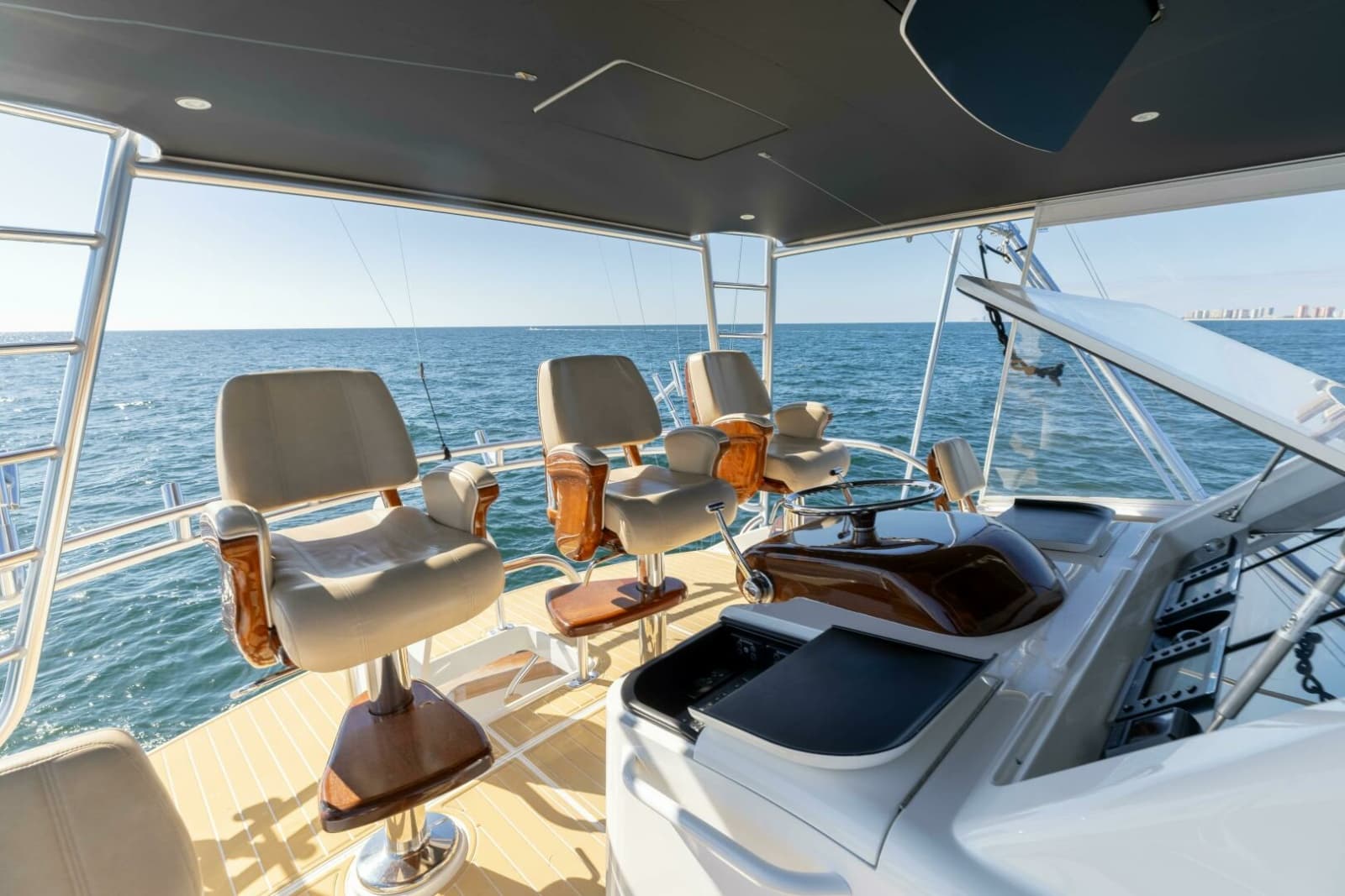 2020 Viking 62 Convertible - Photo 2