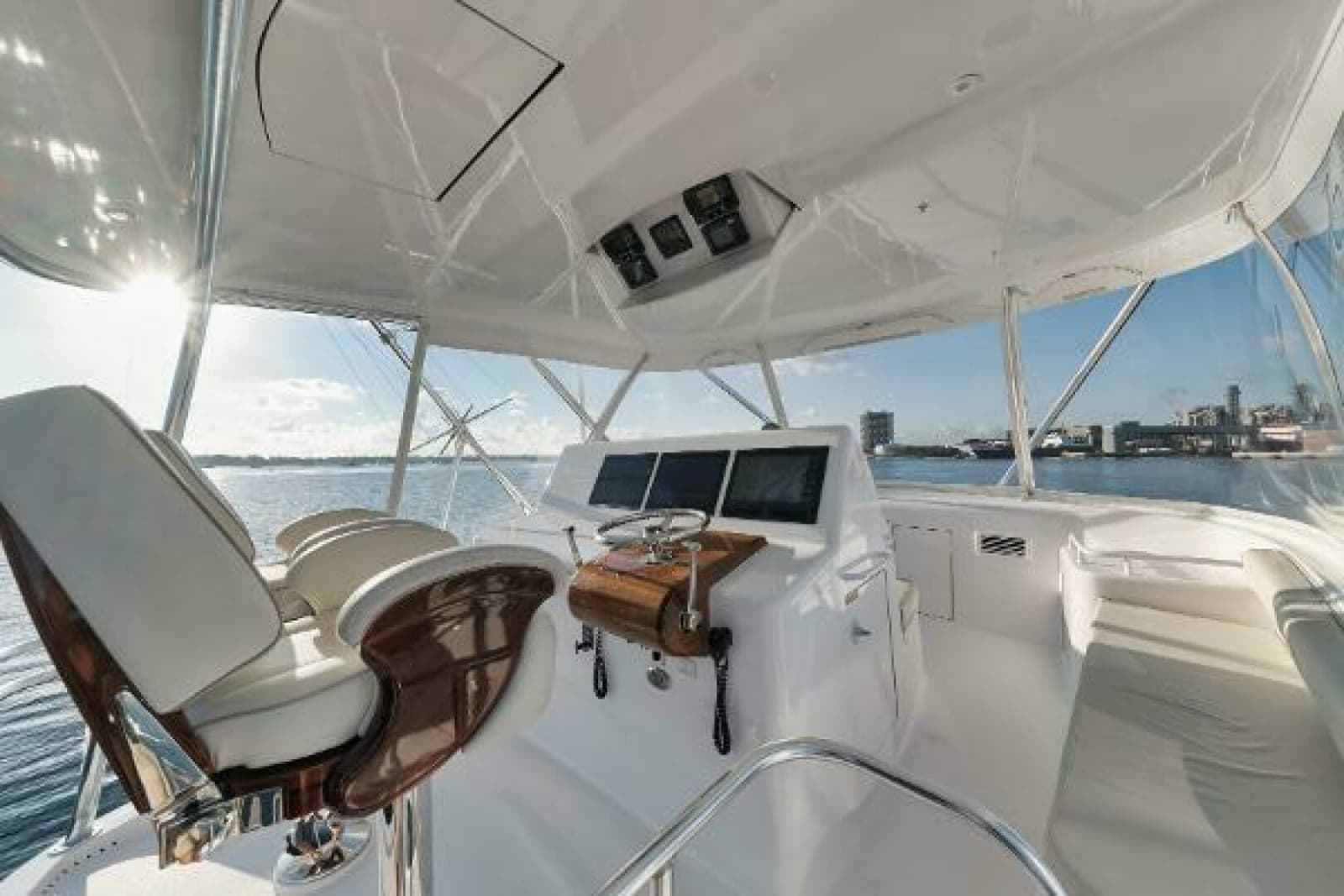 2018 Hatteras GT54 - Photo 19