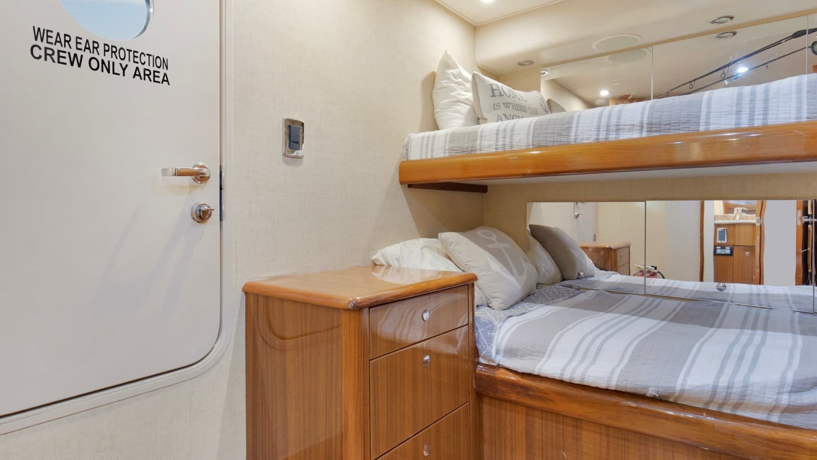 2007 Viking 74 Enclosed Bridge - Photo 23