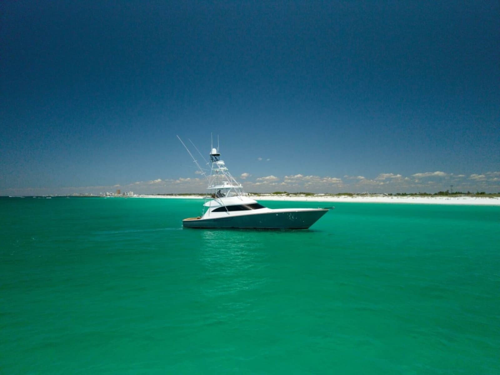 2015 Viking 62 Convertible - Photo 39