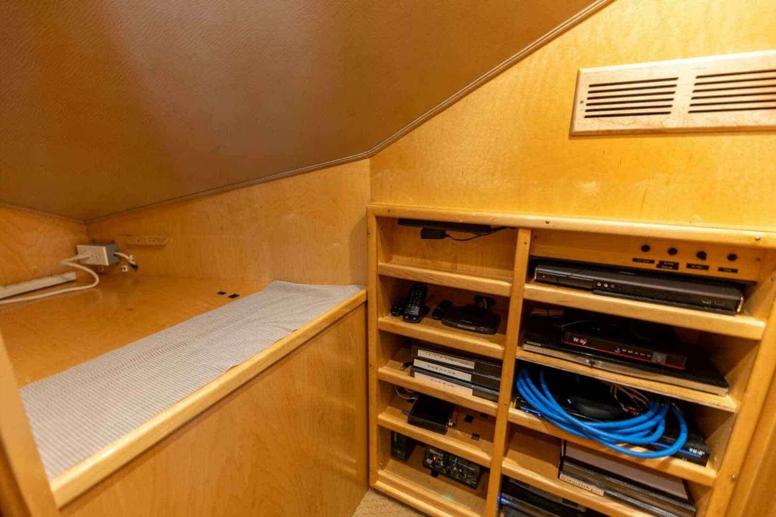 2013 Viking 76 Convertible - Photo 22