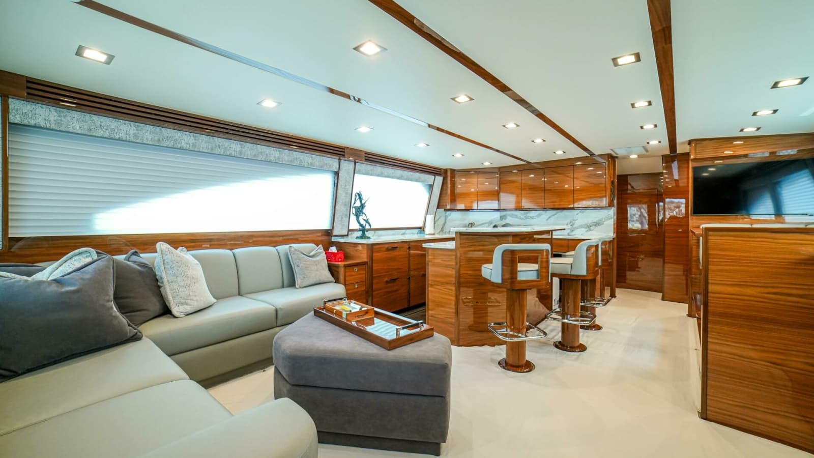 2023 Viking 72 Convertible - Photo 29