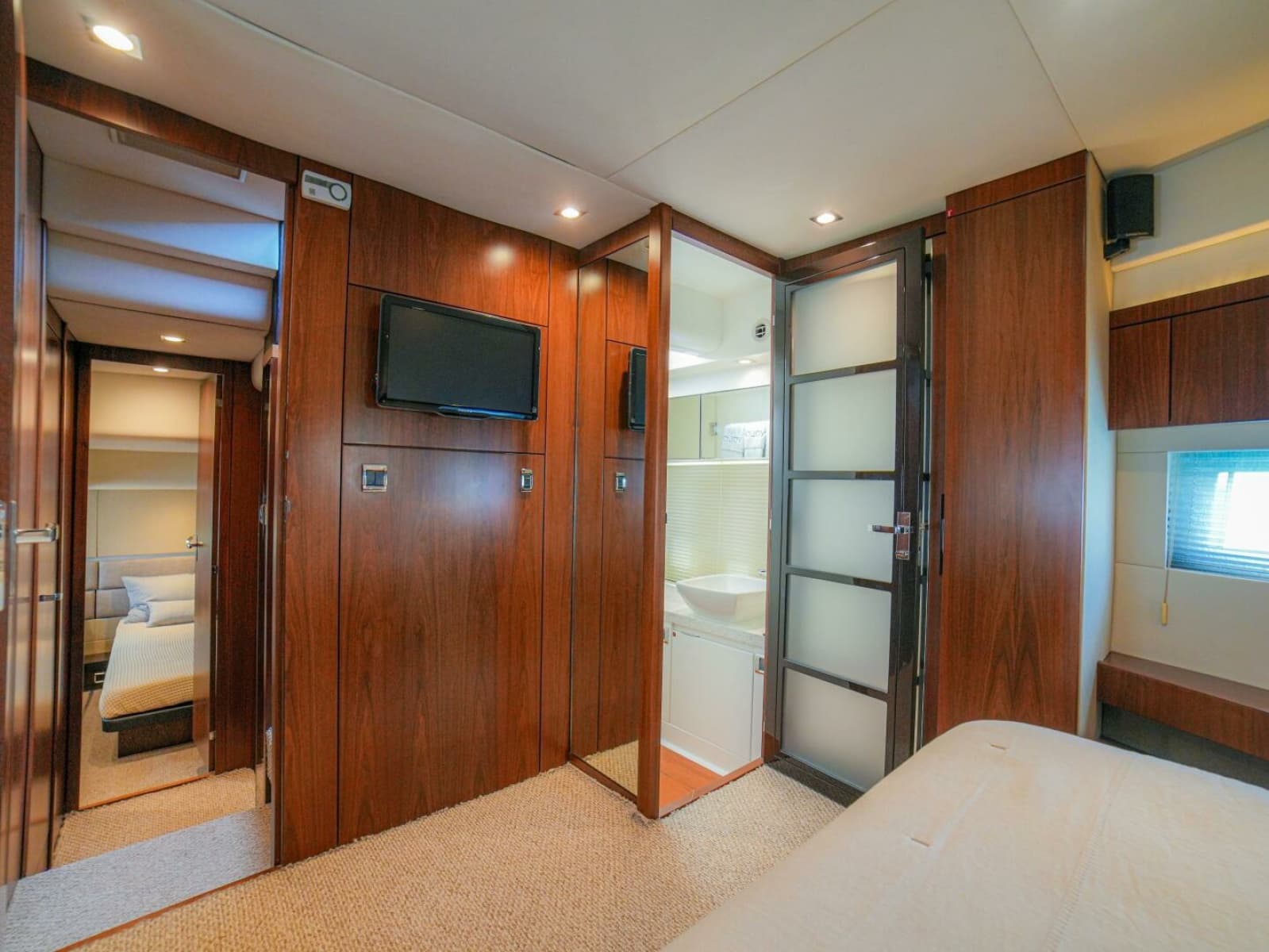 2014 Fairline 50 - Photo 43