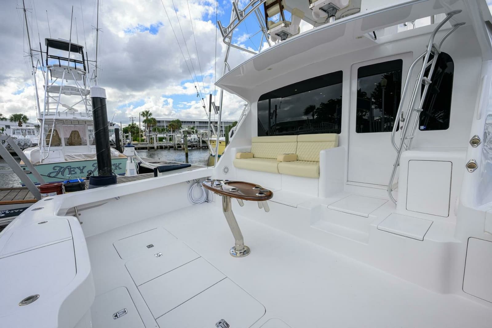 2004 Viking 56 Convertible - Photo 29