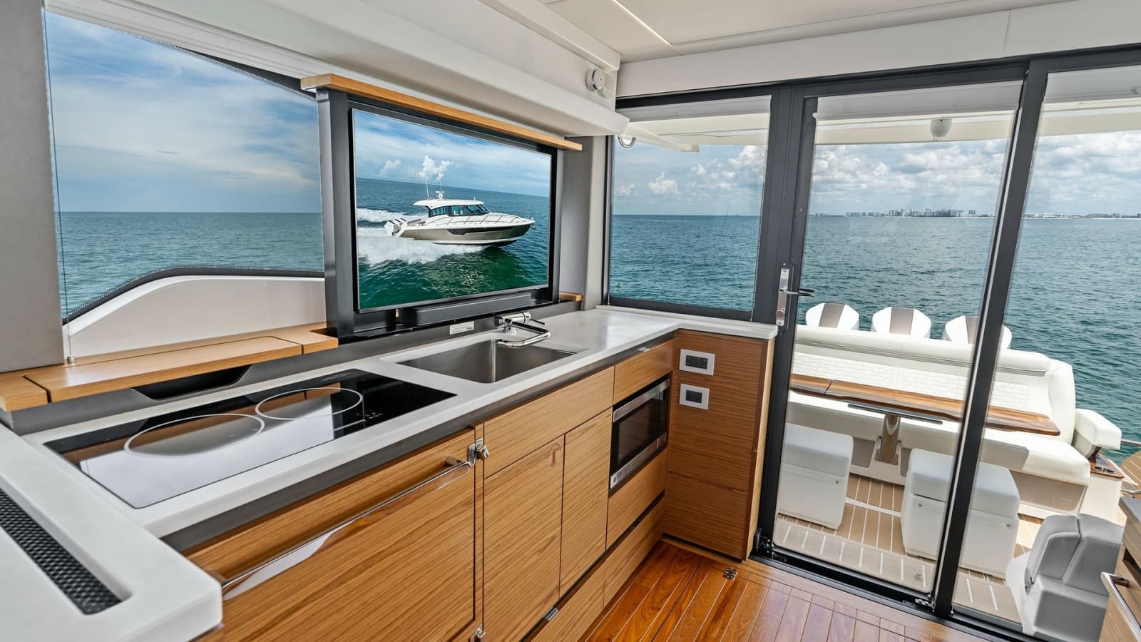 2025 Tiara Yachts 48LE - Photo 54