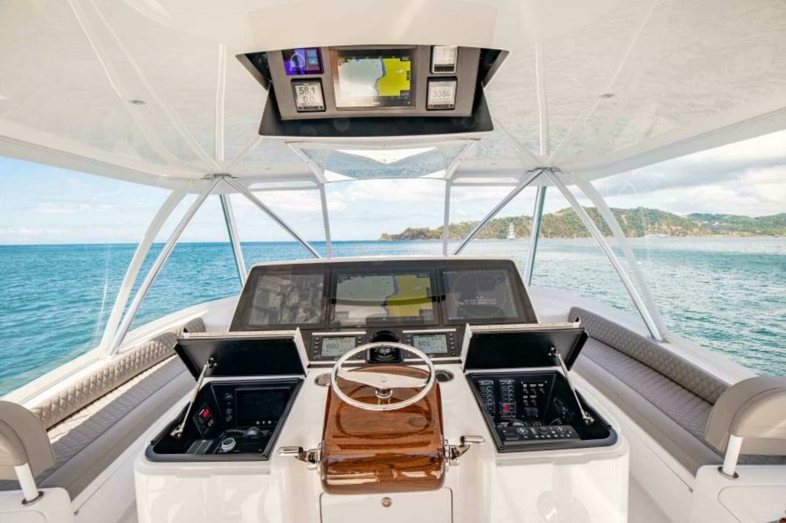2023 Viking 64 Convertible - Photo 2