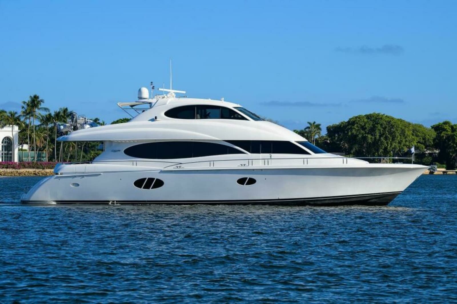 2007 Lazzara Yachts 80 Enclosed - Photo 1