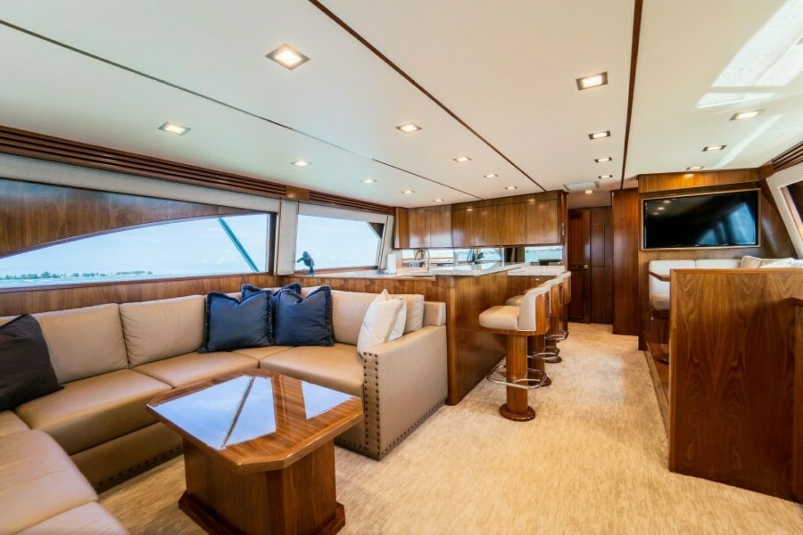 2018 Viking 72 Convertible - Photo 28