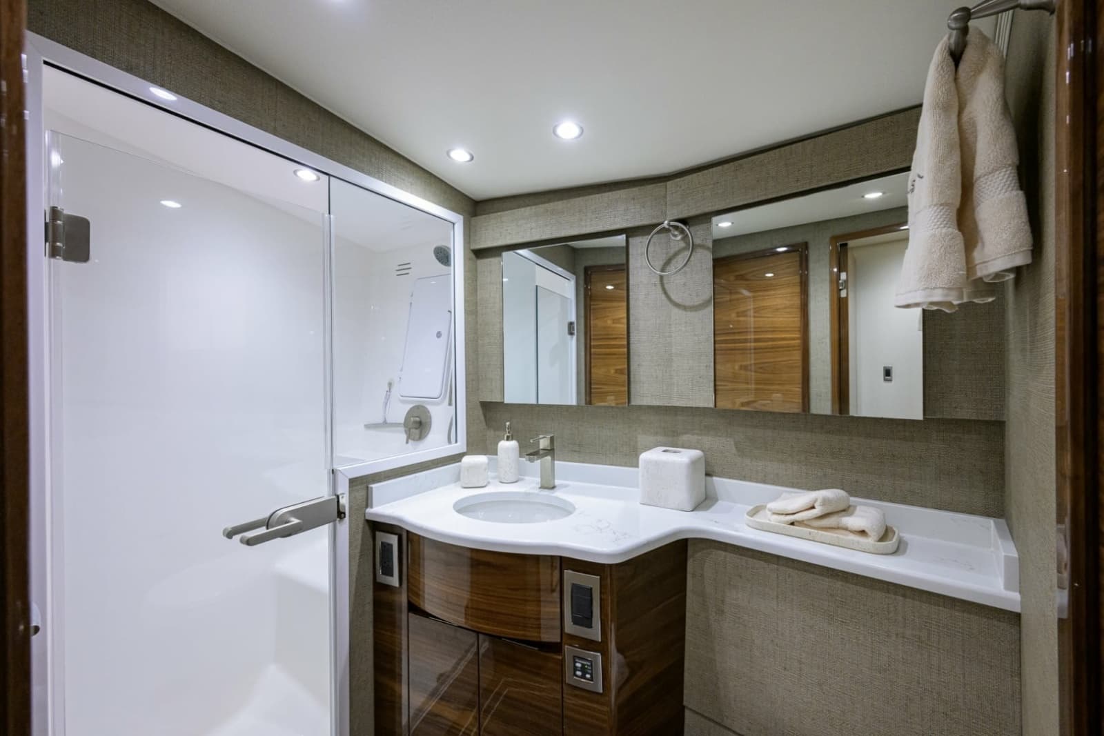2024 Viking 54 Convertible - Photo 22