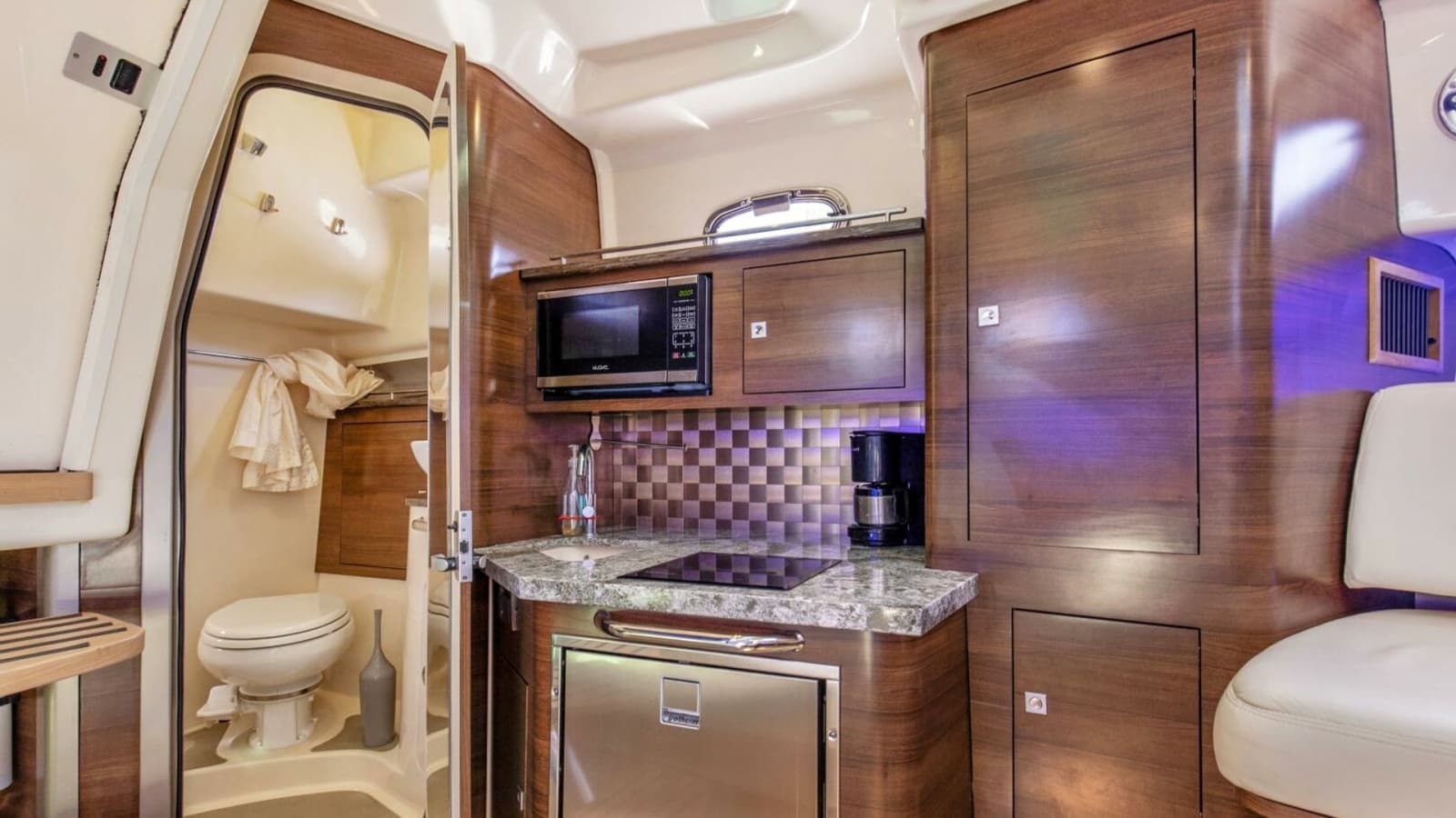 2019 Boston Whaler 345 CONQUEST - Photo 10