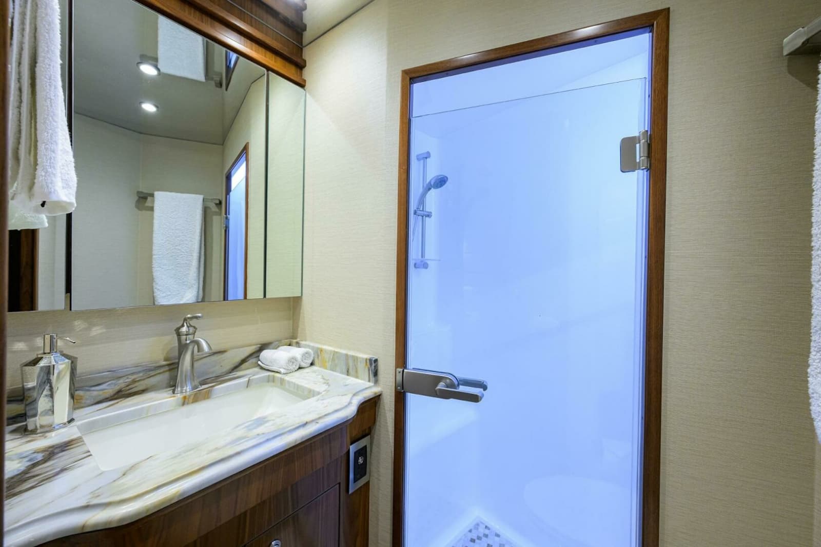 2017 Viking 92 Enclosed Bridge - Photo 69