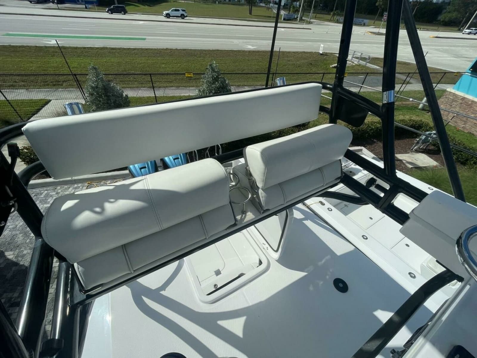 2022 Everglades 335 Center Console - Photo 23