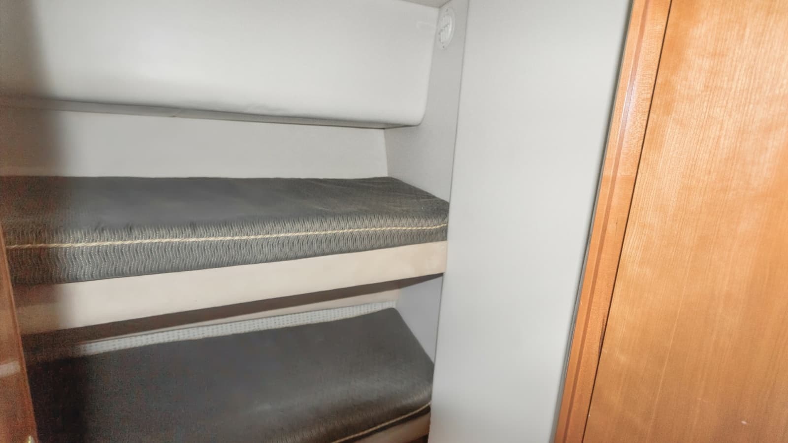 2005 Meridian 540 Pilothouse - Photo 29